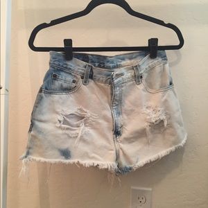 Blue Ripped Levi’s Jean Shorts